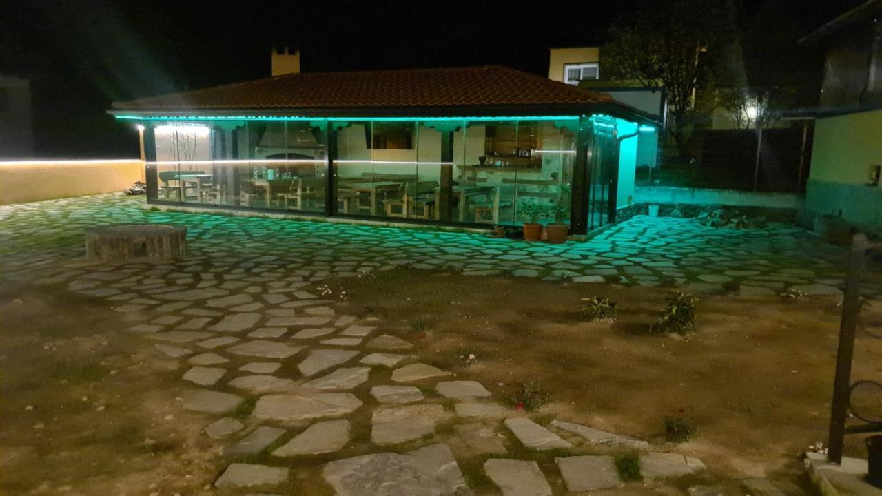Guesthouse Nefertiti สโมลยัน ภายนอก รูปภาพ