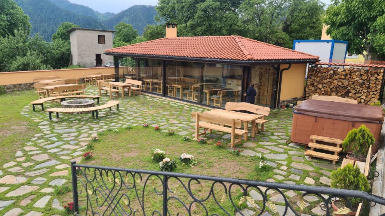 Guesthouse Nefertiti สโมลยัน ภายนอก รูปภาพ