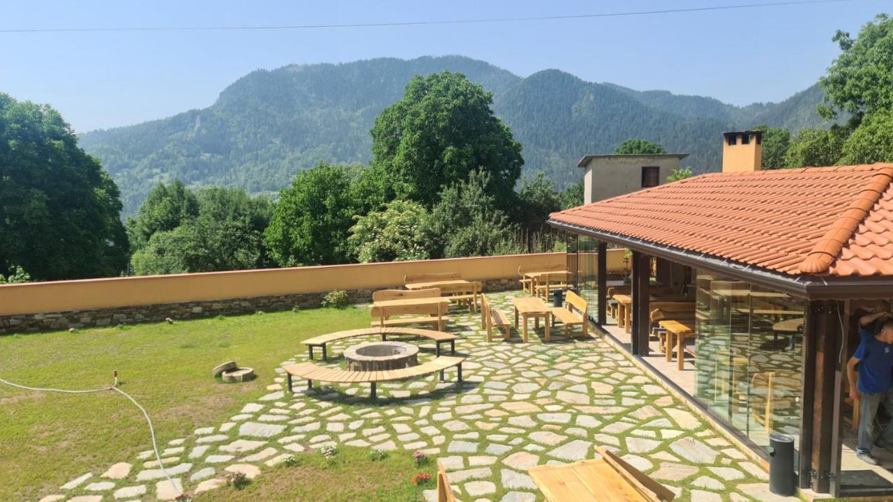 Guesthouse Nefertiti สโมลยัน ภายนอก รูปภาพ