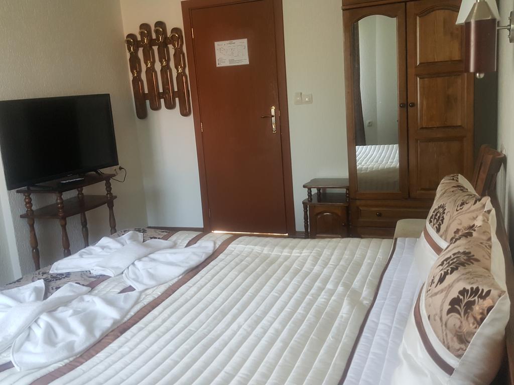Guesthouse Nefertiti สโมลยัน ภายนอก รูปภาพ