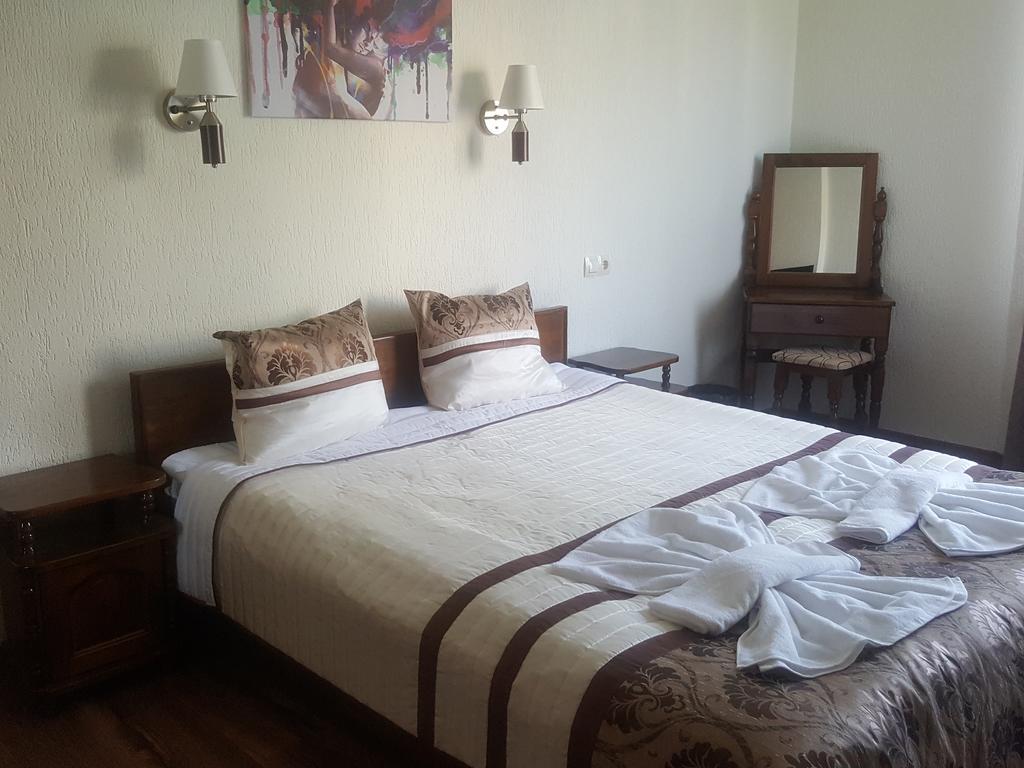 Guesthouse Nefertiti สโมลยัน ภายนอก รูปภาพ