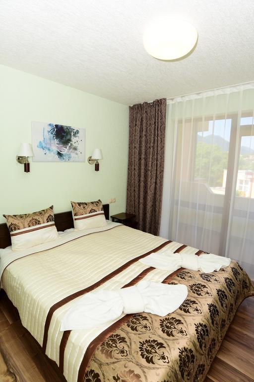 Guesthouse Nefertiti สโมลยัน ภายนอก รูปภาพ