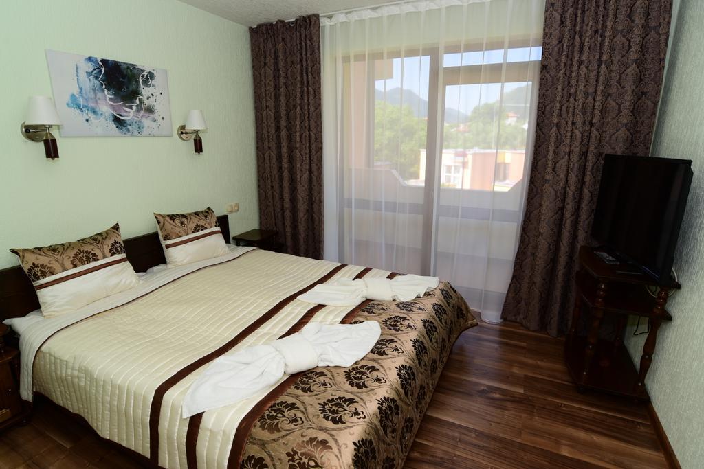 Guesthouse Nefertiti สโมลยัน ภายนอก รูปภาพ