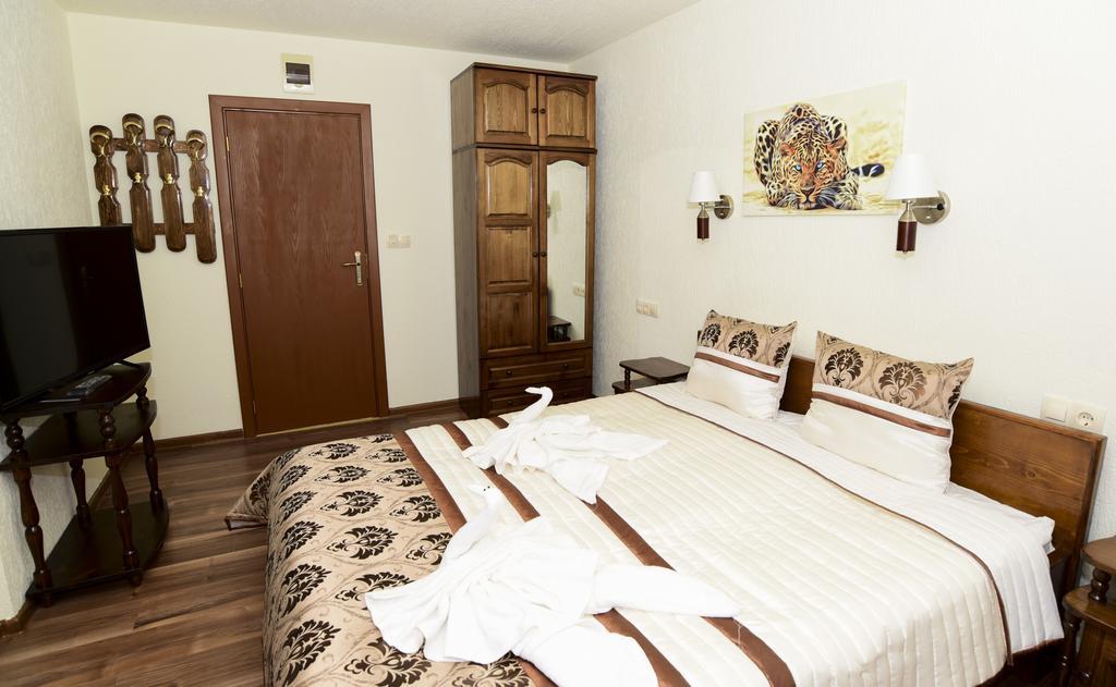 Guesthouse Nefertiti สโมลยัน ภายนอก รูปภาพ