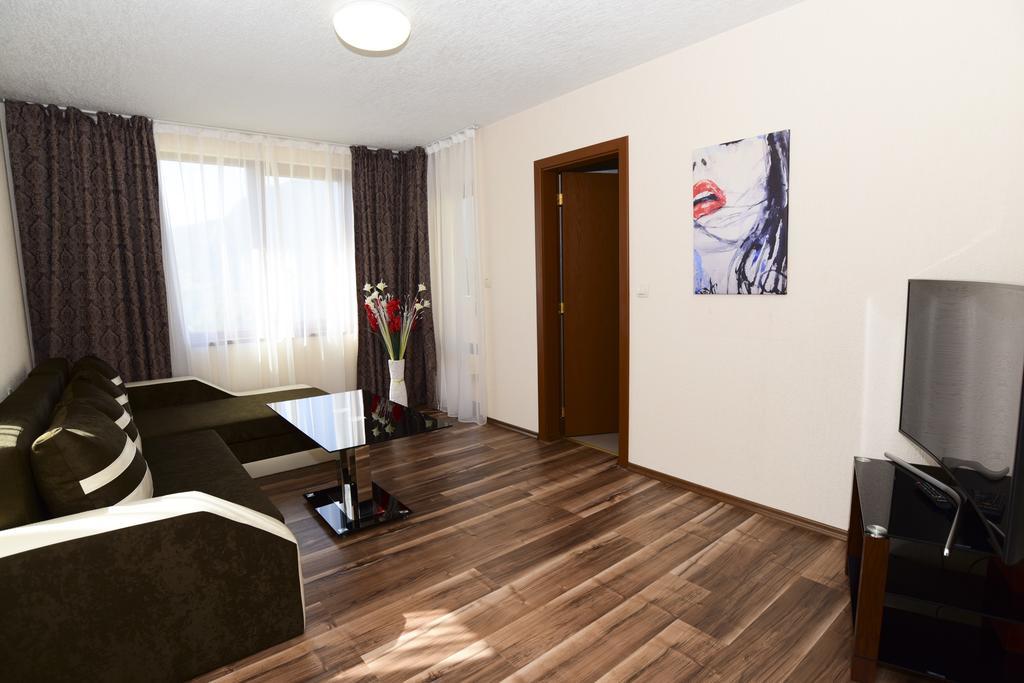 Guesthouse Nefertiti สโมลยัน ภายนอก รูปภาพ