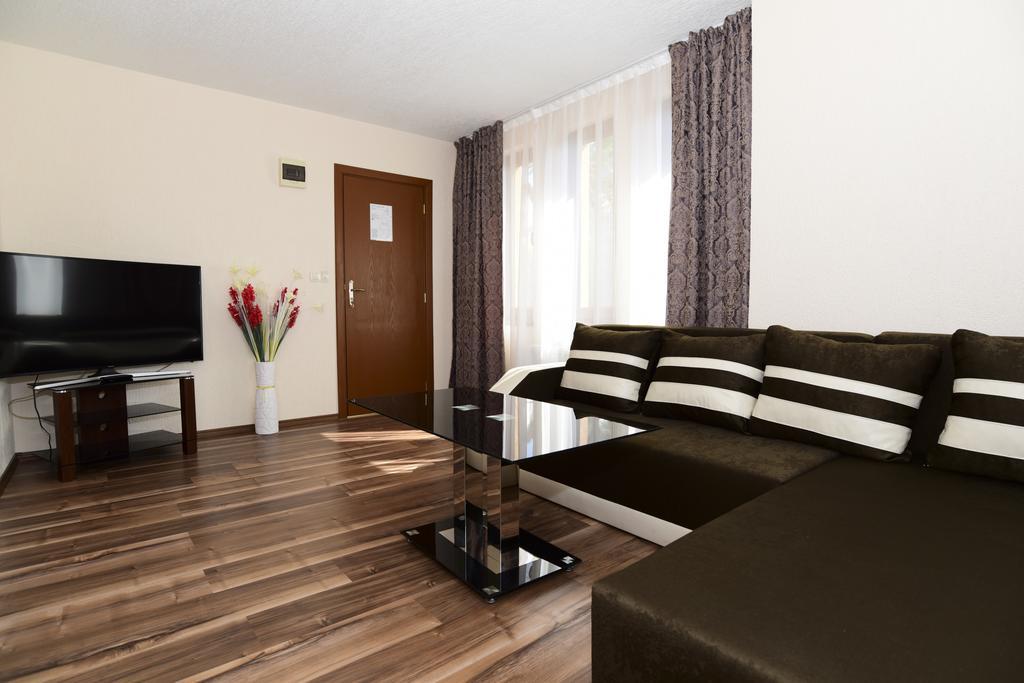 Guesthouse Nefertiti สโมลยัน ภายนอก รูปภาพ