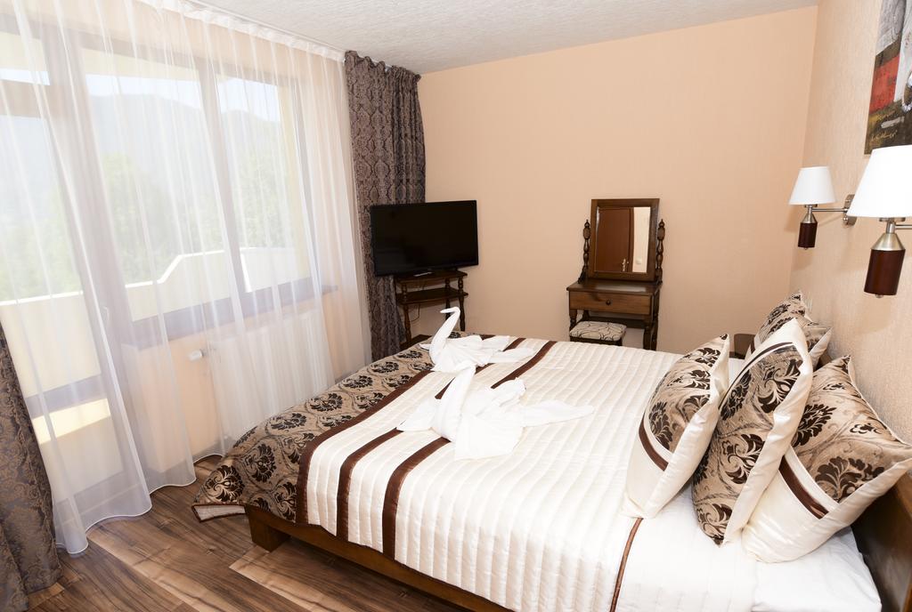 Guesthouse Nefertiti สโมลยัน ภายนอก รูปภาพ