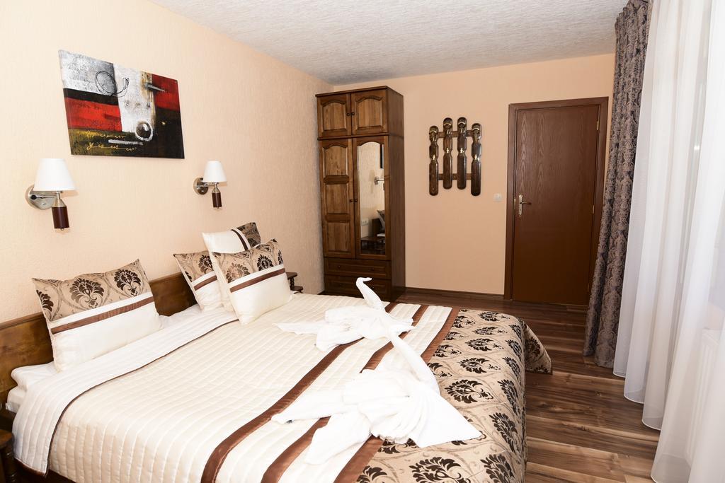 Guesthouse Nefertiti สโมลยัน ภายนอก รูปภาพ