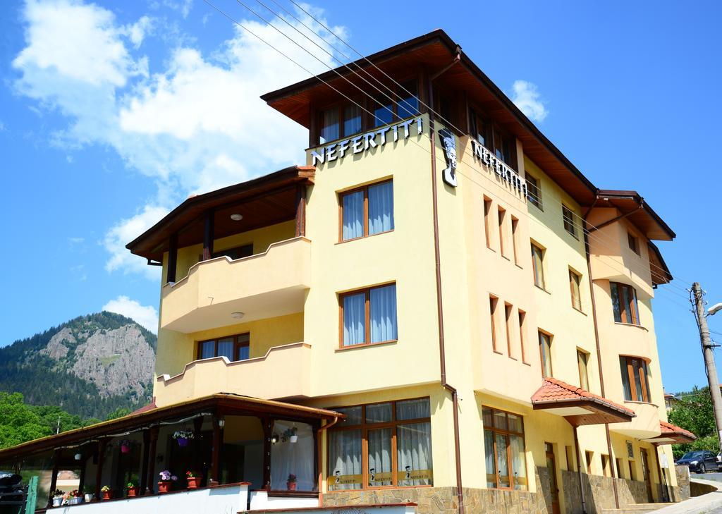 Guesthouse Nefertiti สโมลยัน ภายนอก รูปภาพ